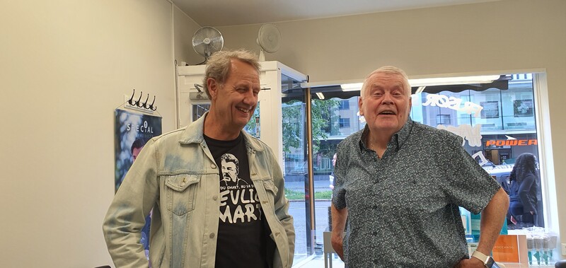 Hyggelig møte hos frisøren 4.juni 2020. Pål Tjoresen og Erik Heyerdahl.